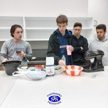 Culinária estadunidense é utilizada para estudar Língua Inglesa e Química