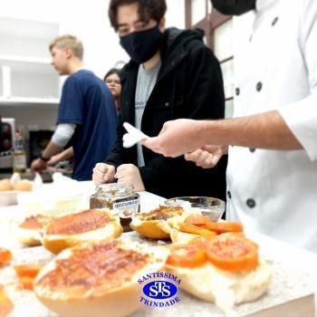 Culinária estadunidense é utilizada para estudar Língua Inglesa e Química