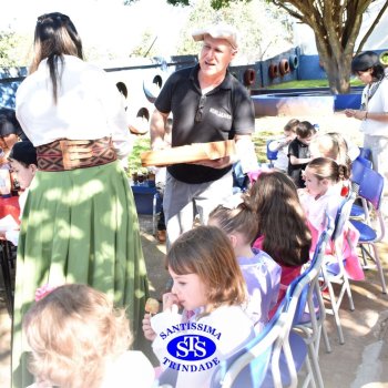Infantil 3 e 4 celebram o Dia do Gaúcho com churrasco feito pelas famílias