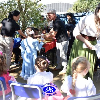Infantil 3 e 4 celebram o Dia do Gaúcho com churrasco feito pelas famílias