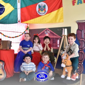 Infantil 3 e 4 celebram o Dia do Gaúcho com churrasco feito pelas famílias