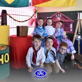 Infantil 3 e 4 celebram o Dia do Gaúcho com churrasco feito pelas famílias