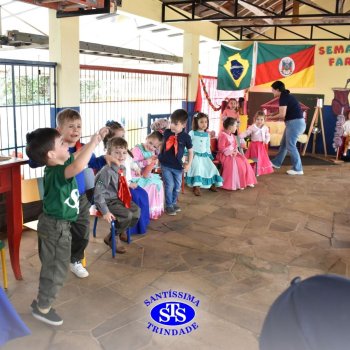 Infantil 3 e 4 celebram o Dia do Gaúcho com churrasco feito pelas famílias