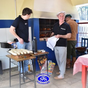 Infantil 3 e 4 celebram o Dia do Gaúcho com churrasco feito pelas famílias
