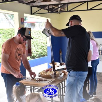 Infantil 3 e 4 celebram o Dia do Gaúcho com churrasco feito pelas famílias