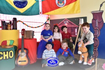 Infantil 3 e 4 celebram o Dia do Gaúcho com churrasco feito pelas famílias