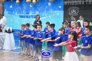 Celebração de Conclusão da Educação Infantil e envio para o 1º ano dos alunos do Infantil 5
