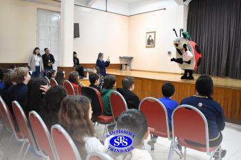 Meet and Greet com personagens da Systemic Bilingual