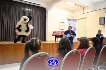Meet and Greet com personagens da Systemic Bilingual
