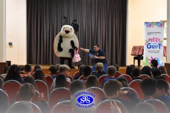 Meet and Greet com personagens da Systemic Bilingual