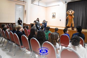 Meet and Greet com personagens da Systemic Bilingual