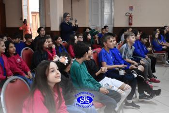Meet and Greet com personagens da Systemic Bilingual