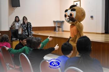 Meet and Greet com personagens da Systemic Bilingual