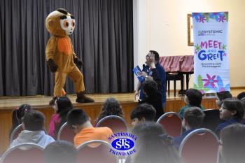 Meet and Greet com personagens da Systemic Bilingual