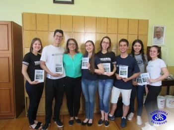 Alunos e professores foram homenageados pela participação em Concurso