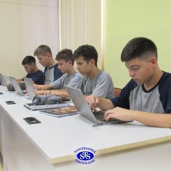 Chromebooks são utilizados durante as aulas