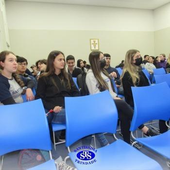 Revistas temáticas são produzidas pelos alunos do Novo Ensino Médio