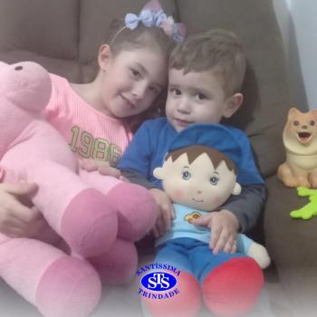 Mascote das turmas visita as casas das crianças 