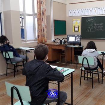 Alunos preparam a Feira de Ciências