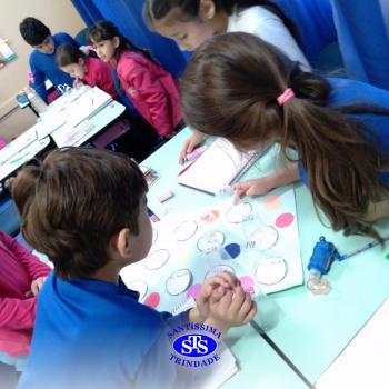 Alunos aprendem multiplicação através de dinâmica em grupo | 2º ano