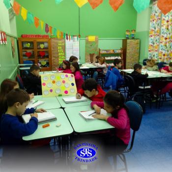 Alunos aprendem multiplicação através de dinâmica em grupo | 2º ano