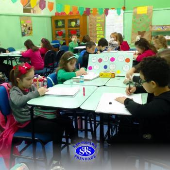 Alunos aprendem multiplicação através de dinâmica em grupo | 2º ano