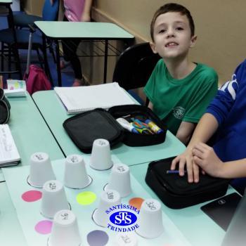 Alunos aprendem multiplicação através de dinâmica em grupo | 2º ano