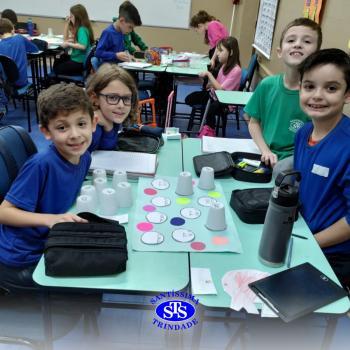 Alunos aprendem multiplicação através de dinâmica em grupo | 2º ano