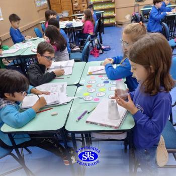 Alunos aprendem multiplicação através de dinâmica em grupo | 2º ano