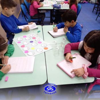 Alunos aprendem multiplicação através de dinâmica em grupo | 2º ano