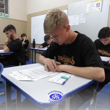Alunos do Ensino Médio realizam simulado