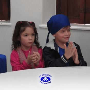 Educação Bilíngue: alunos do Infantil 5 preparam cookies durante a aula