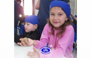 Educação Bilíngue: alunos do Infantil 5 preparam cookies durante a aula