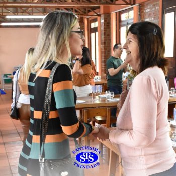 Dia dos Professores e do Auxiliar em Administração Escolar é celebrado com alegria