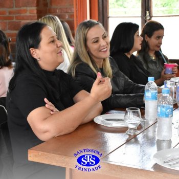 Dia dos Professores e do Auxiliar em Administração Escolar é celebrado com alegria