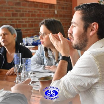 Dia dos Professores e do Auxiliar em Administração Escolar é celebrado com alegria