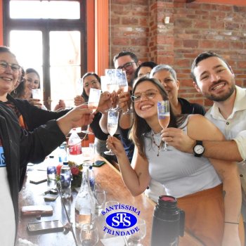 Dia dos Professores e do Auxiliar em Administração Escolar é celebrado com alegria