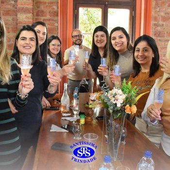 Dia dos Professores e do Auxiliar em Administração Escolar é celebrado com alegria