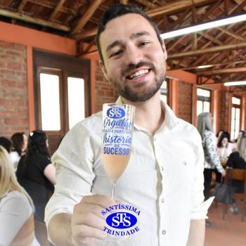 Dia dos Professores e do Auxiliar em Administração Escolar é celebrado com alegria