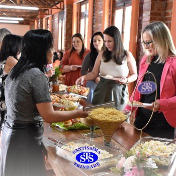 Dia dos Professores e do Auxiliar em Administração Escolar é celebrado com alegria