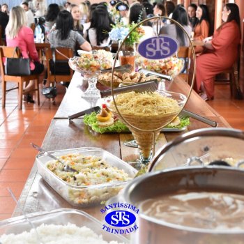 Dia dos Professores e do Auxiliar em Administração Escolar é celebrado com alegria