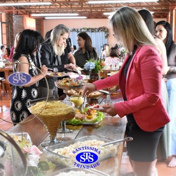 Dia dos Professores e do Auxiliar em Administração Escolar é celebrado com alegria