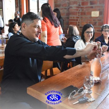 Dia dos Professores e do Auxiliar em Administração Escolar é celebrado com alegria