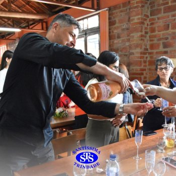 Dia dos Professores e do Auxiliar em Administração Escolar é celebrado com alegria