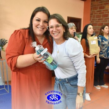 Dia dos Professores e do Auxiliar em Administração Escolar é celebrado com alegria