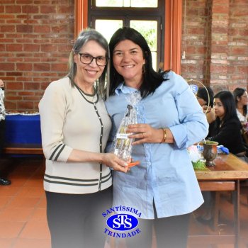 Dia dos Professores e do Auxiliar em Administração Escolar é celebrado com alegria