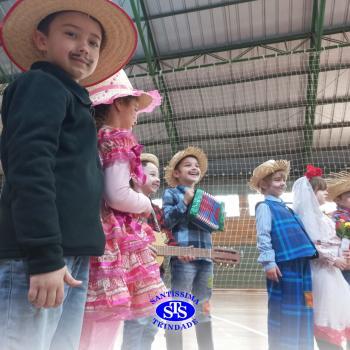 Clima de Festa Junina toma conta do Santíssima