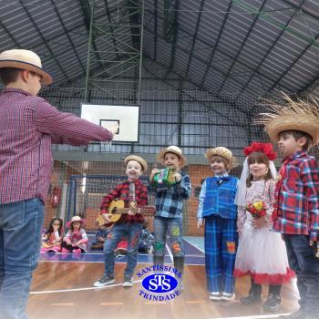 Clima de Festa Junina toma conta do Santíssima