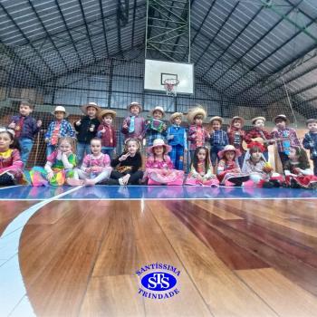 Clima de Festa Junina toma conta do Santíssima