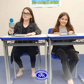 Apresentação de telejornal desenvolve habilidades de comunicação e confiança | 5º ano